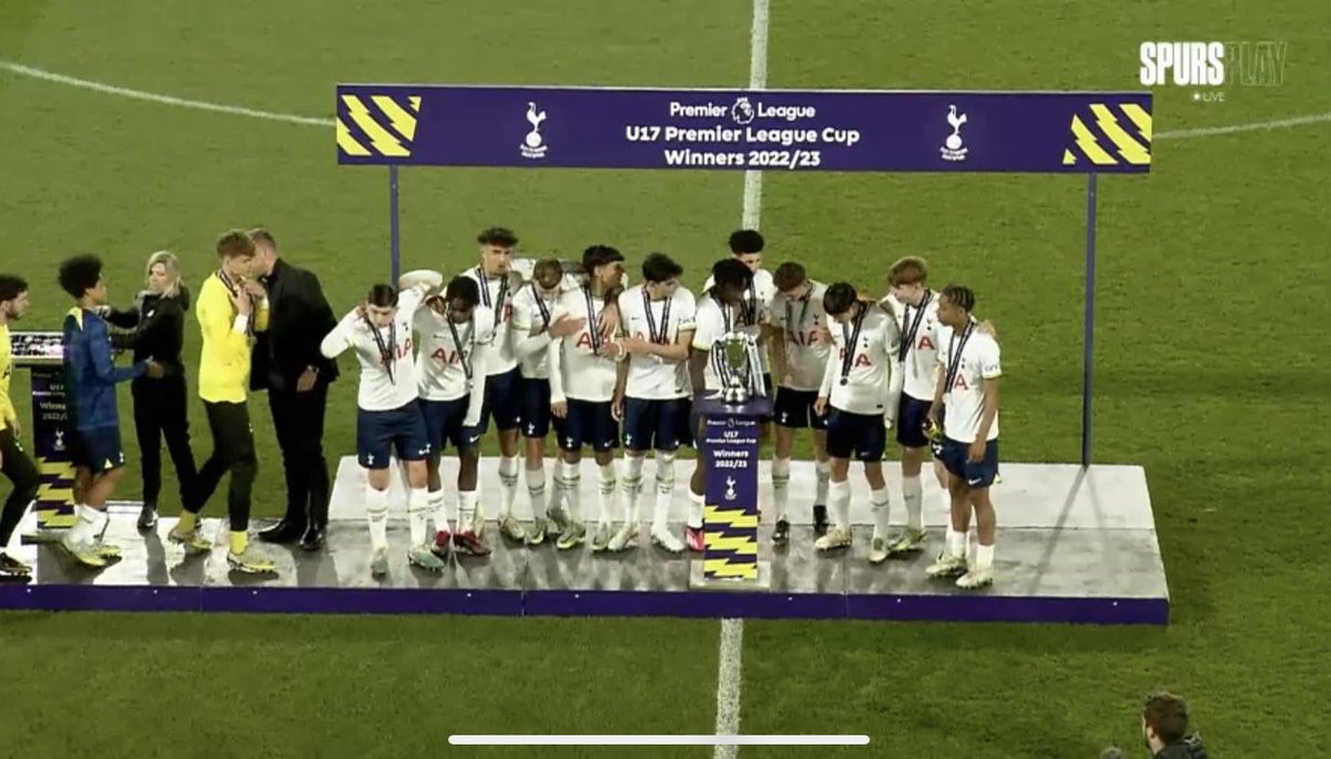 SpursPoland's tweet photo. Drużyna U17 wygrywa Puchar Premier League U17 🏆
Gratulacje dla młodych piłkarzy akademii Tottenhamu #coys #tottenham #polandspurs #spurs https://t.co/rItvuvI0mS