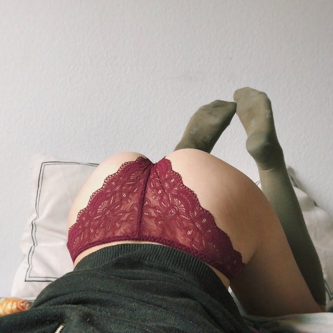 Good evening,  please do a minute of stretching if you have been sitting for a while✨ I  hope  your 