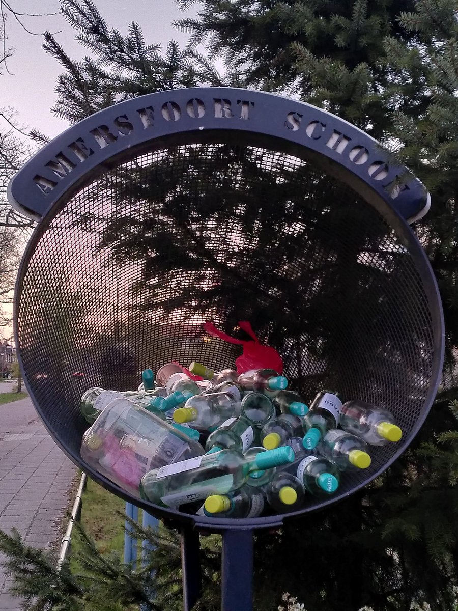 Iemand in Randenbroek had heul erge dorst en daarna geen kracht meer om naar de glasbak te lopen. #Amersfoort #Amersfoortschoon #dorst