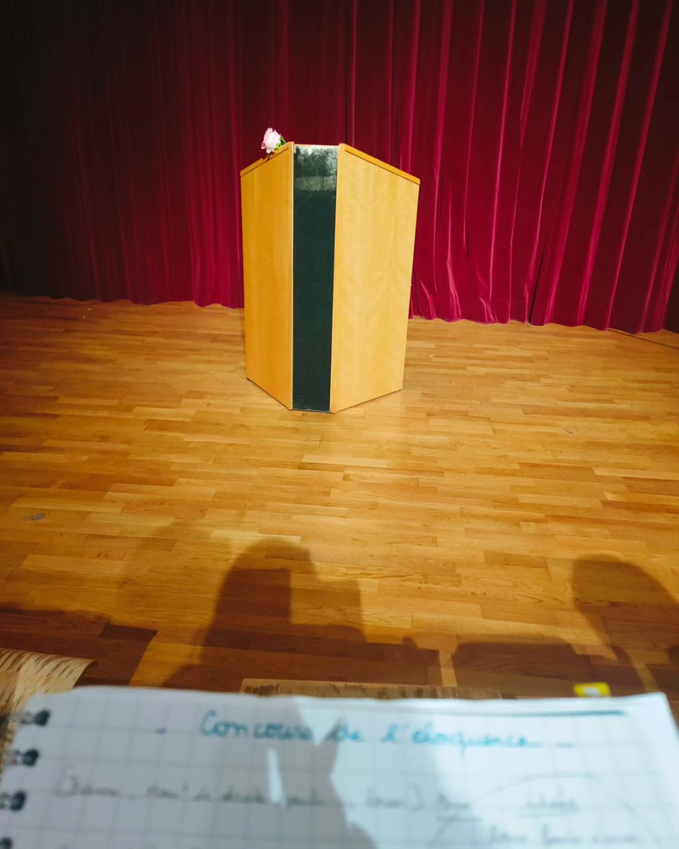 CelineCorbacho's tweet photo. Concurso de elocuencia hoy con los alumnos de #llcerespagnol🇪🇦 y de #AMC🇬🇧 de @LyceePissarro
Muchas gracias a todos los alumnos presentes por su implicación en el proyecto.
¡Bravo chicos lo habéis hecho genial!🏅👏
#grandoral #concourseloquence #transversalite #oral https://t.co/u0nTM8yNB4
