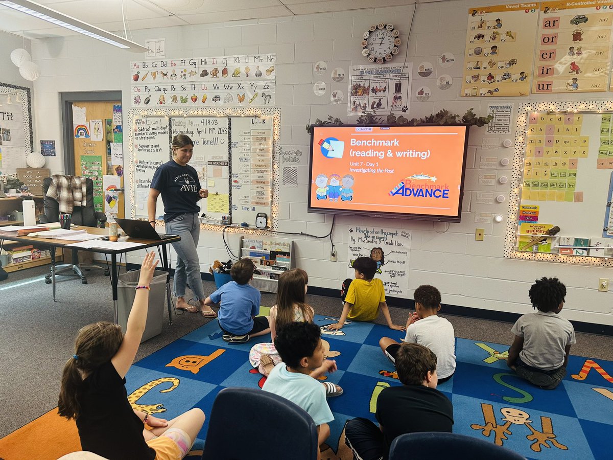 A_MinearAHL's tweet photo. I was able to watch @mssmith_AHL’s #TrustyHuskies investigate the past. I love all the different pieces of Benchmark I was able to see in action. Ms. Smith pulled out all the stops today! #CPSbest https://t.co/oUoLAIId4b