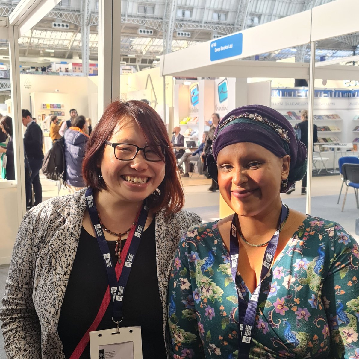 #LBF23 picture 1 - it was really lovely to unexpectedly chat to @nazneen372  - I can't wait for her debut novel #CityOfStolenMagic to come out at the start of June 🤩