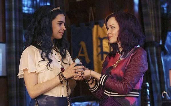 Gabs_Char07's tweet photo. @SofiaCarson & @DoveCameron em descendentes = Tudo pra mim, My Evie & Mal 💙💜
#SofiaCarson #dovecameron #Descendentes #Descendents #PurpleHearts #SpaceBetween https://t.co/4bYXCezkMO