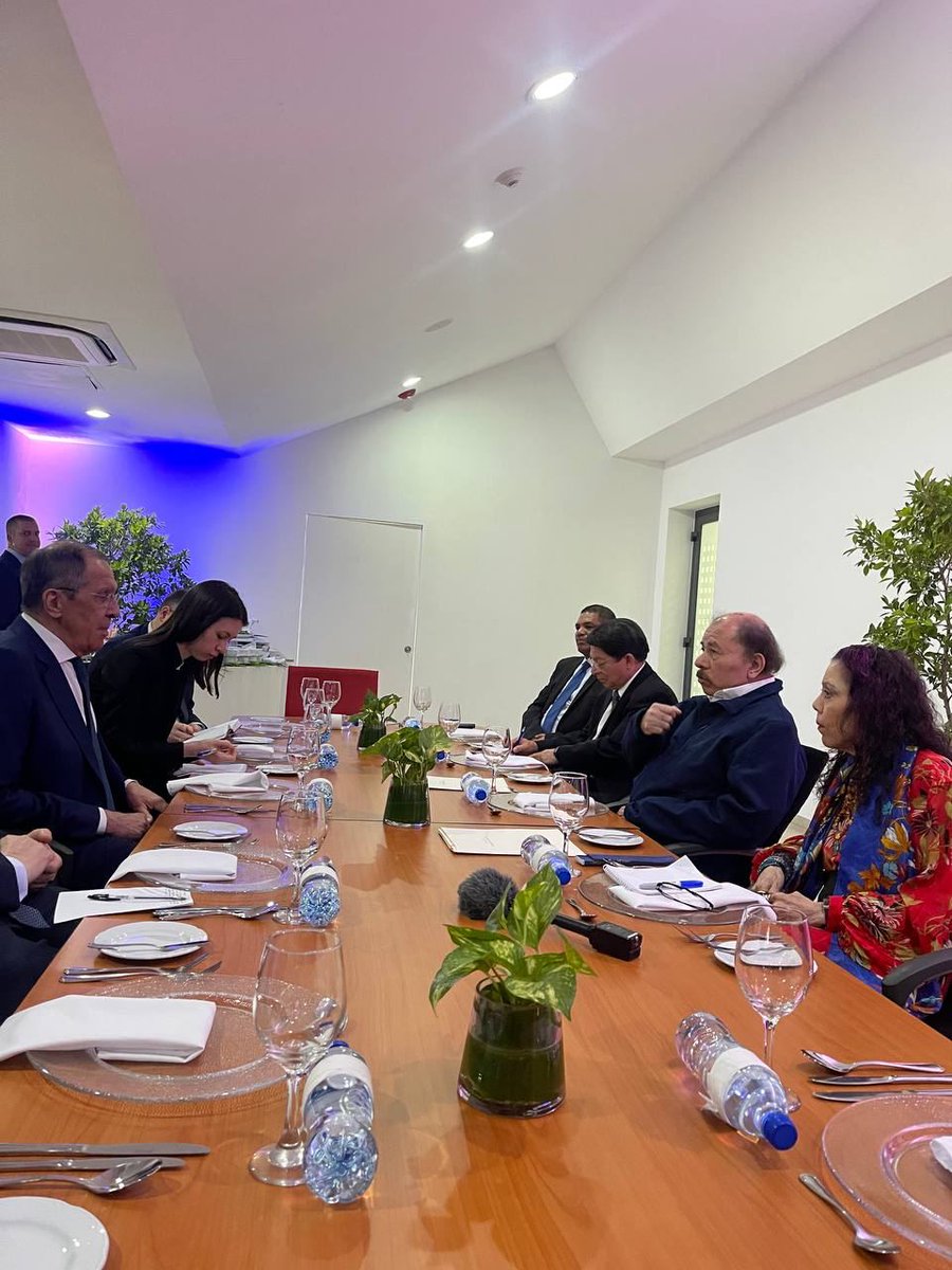 #UnidosEnVictorias el Presidente Daniel Ortega y la Vice presidenta  Rosario Murillo sostuvieron un encuentro con el El Canciller de la Federación de Rusia, Cro. Serguéi Lavrov #LaPazNuestraVictoria
