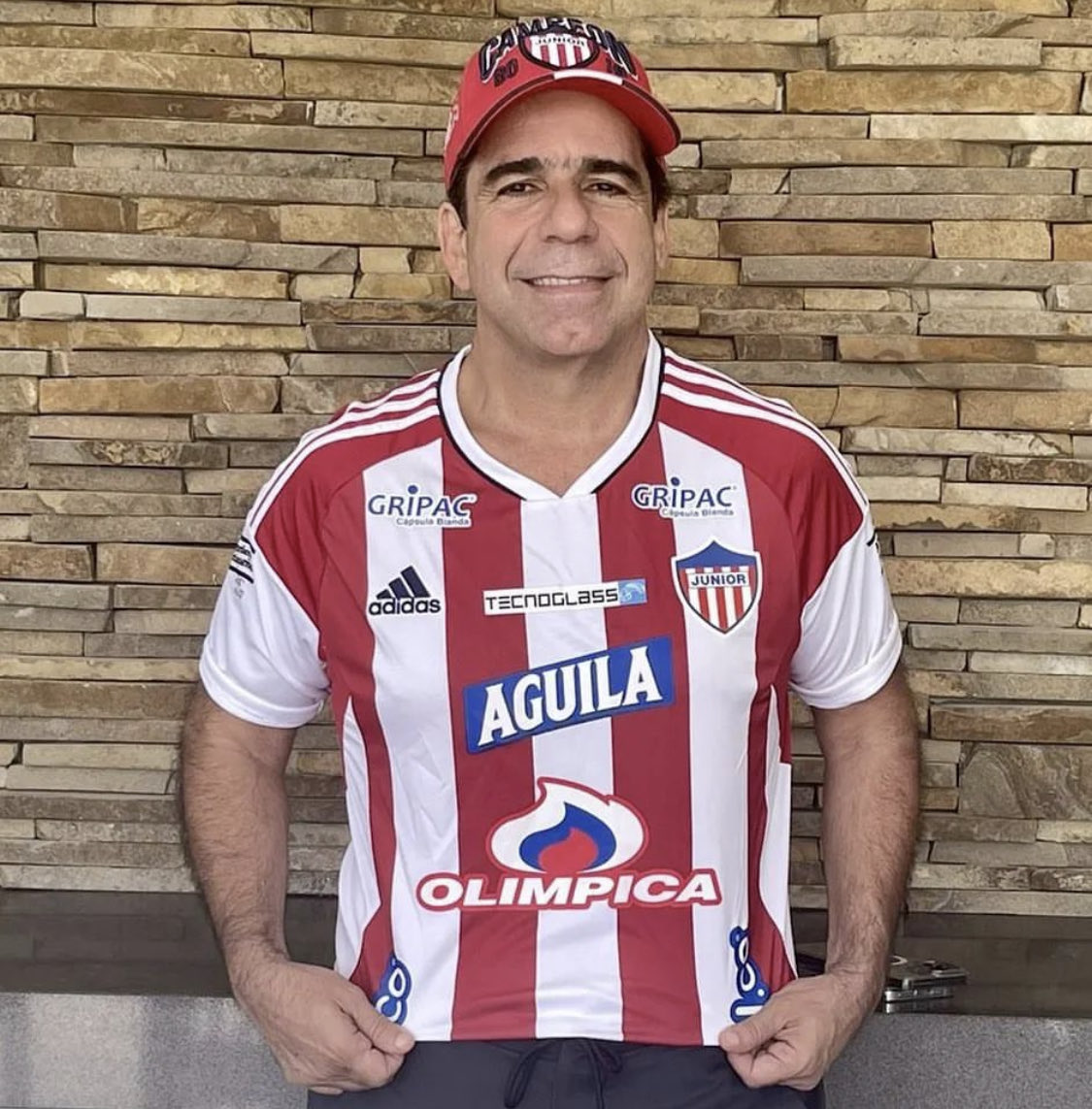 jpserna's tweet photo. #Primicia
Varias noticias confirmadas:
1️⃣ NO es cierto que Álex Char vaya a aspirar a la gobernación del Atlántico.
2️⃣ Char tendría definida su candidatura a la alcaldía de Barranquilla.
3️⃣ Carlos Acosta Juliao, se sumará a la campaña de Char.
🔸#RunRunPolítico https://t.co/gETqZYk8BX