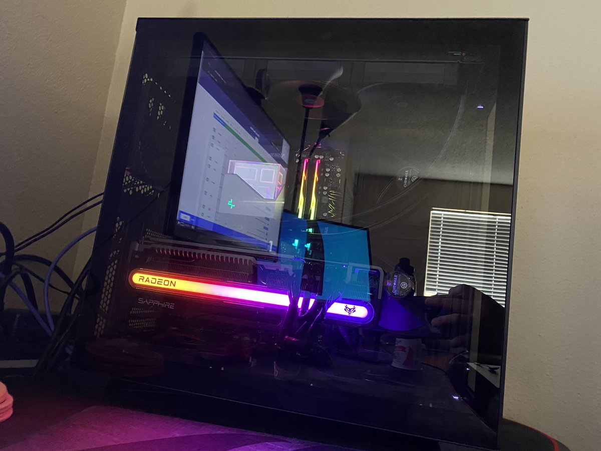 Verosive's tweet image. My 7900xtx build is finally complete, FULL AMD 🥳🥳🥳

Link to the part list in the comments if interested :)