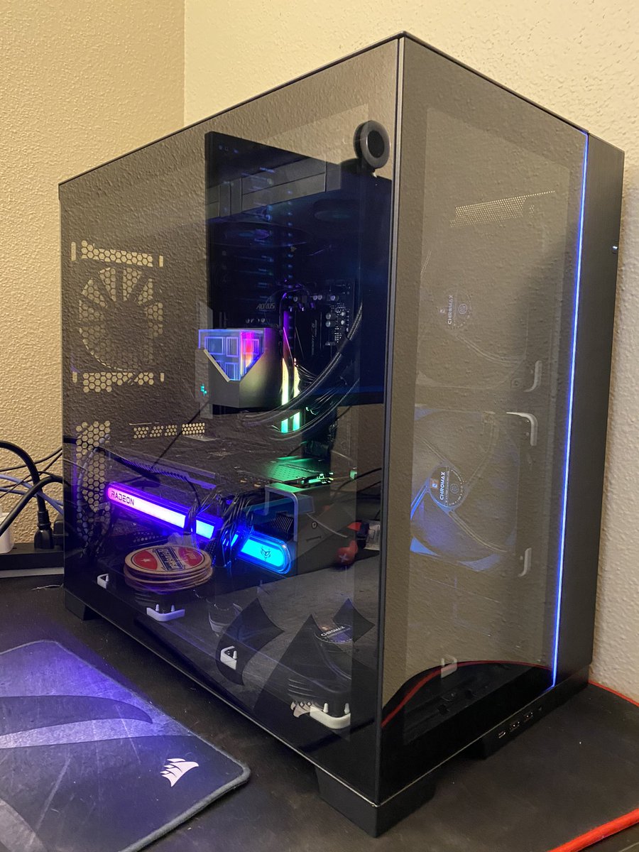 Verosive's tweet image. My 7900xtx build is finally complete, FULL AMD 🥳🥳🥳

Link to the part list in the comments if interested :)