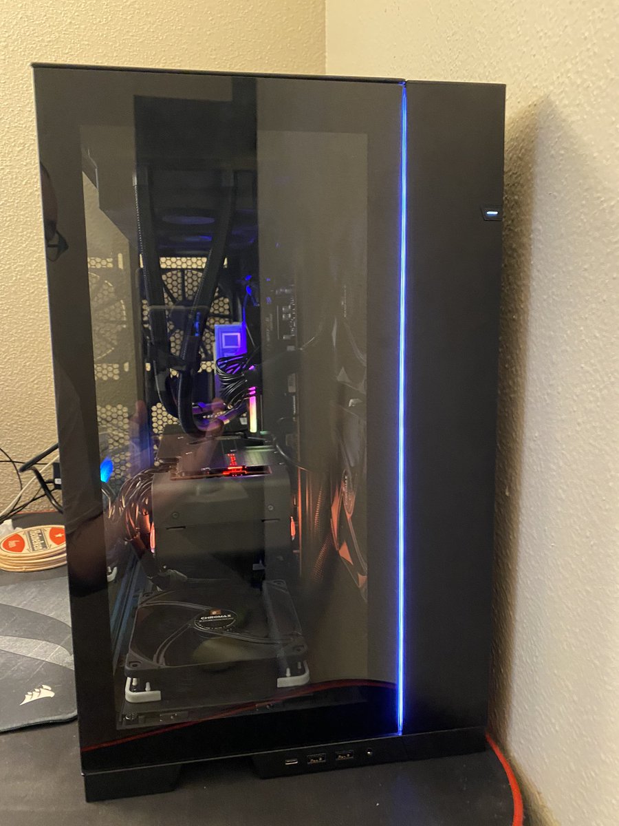 Verosive's tweet image. My 7900xtx build is finally complete, FULL AMD 🥳🥳🥳

Link to the part list in the comments if interested :)