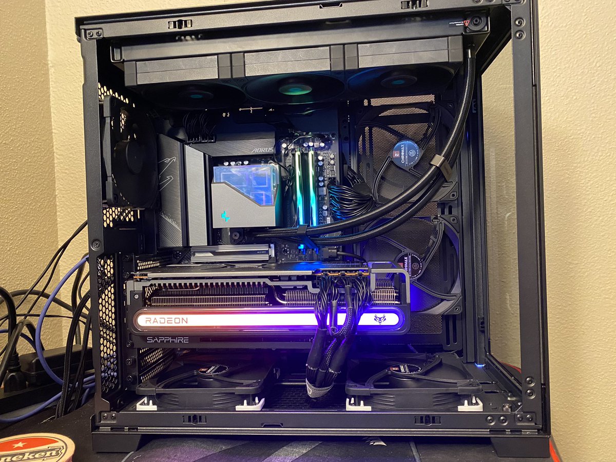 Verosive's tweet image. My 7900xtx build is finally complete, FULL AMD 🥳🥳🥳

Link to the part list in the comments if interested :)