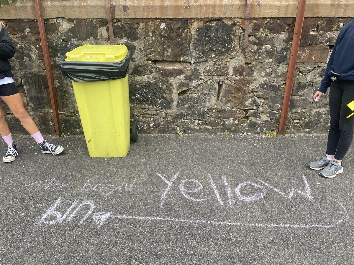 RPSinStirling's tweet image. Primary 6 enjoyed taking their learning on adjectives outdoors by describing what they could see in the school playground! #outdoorlearning #focusweek #creativelearning