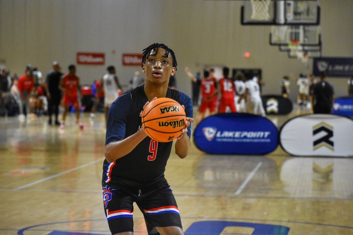 RYZEHoops's tweet photo. RYZE Hoops Showcase Top Performers Pt. 3
➡️ @SolomonBratton
➡️ @CadenJackson5_
➡️ Brandon Battle
➡️ @wyatt_thomason3
➡️ @Adrian_Avery1
➡️ @itsfrankjackson
➡️ @GrantRobich
➡️ @MitchellLaithen
FULL STORY: https://t.co/UtiVjroyht https://t.co/9Lap5jeyN6