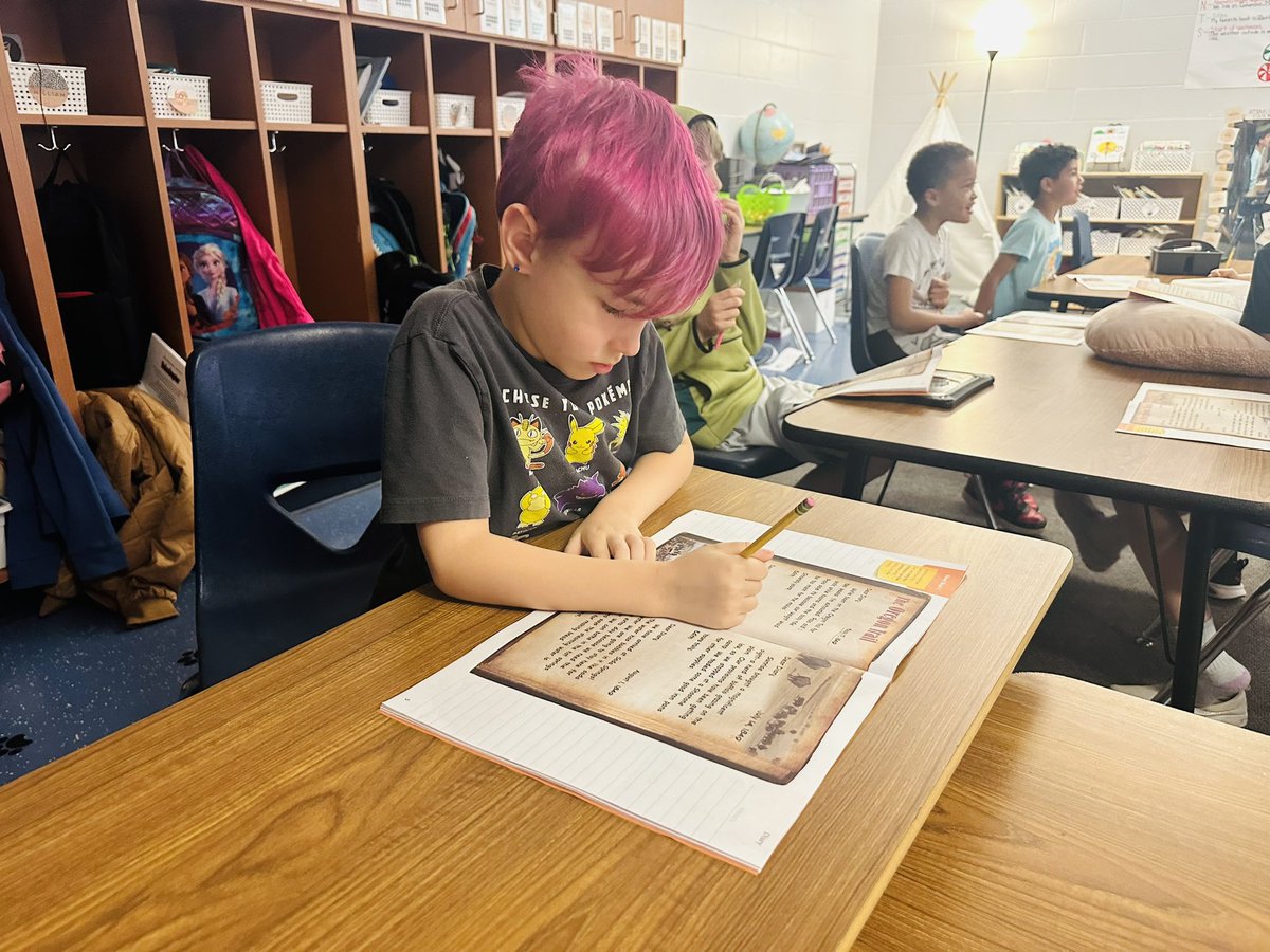 A_MinearAHL's tweet photo. I know I just posted about my observation in Ms. Smith class but just look at these #TrustyHuskies annotating the text 👏🏻 Good #AHL_AVID work @mssmith_AHL! Y’all are #CPSbest!! https://t.co/9ymb079EhF