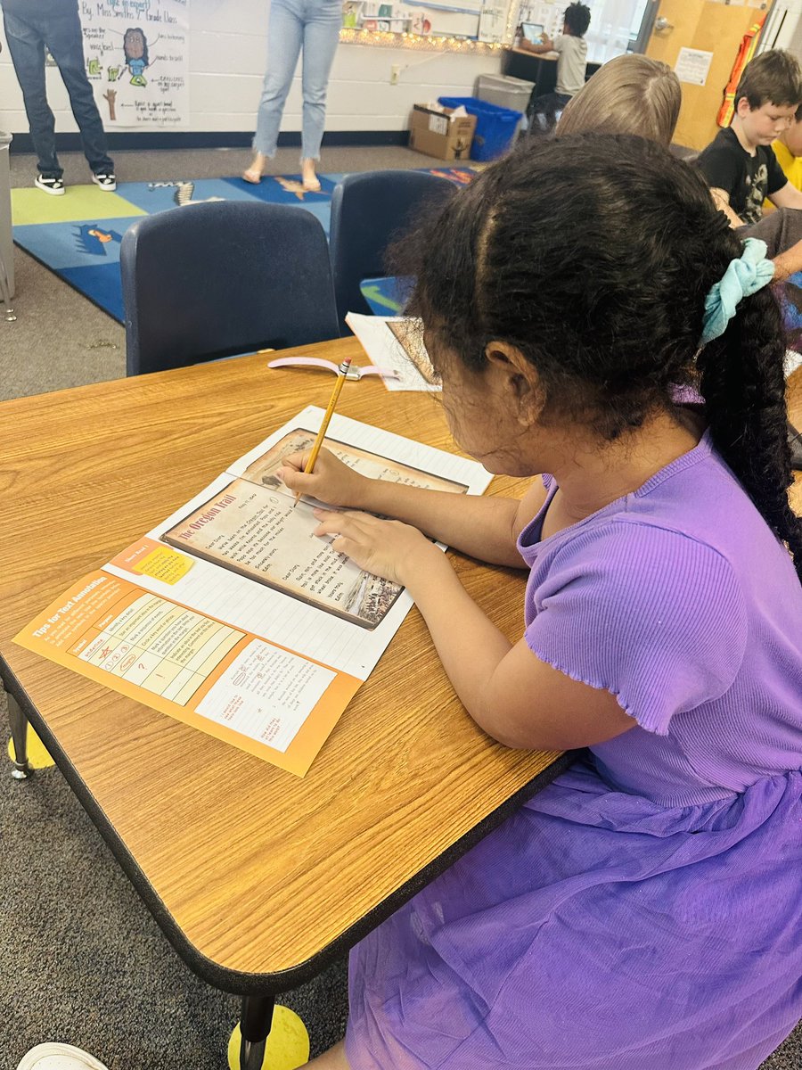 A_MinearAHL's tweet photo. I know I just posted about my observation in Ms. Smith class but just look at these #TrustyHuskies annotating the text 👏🏻 Good #AHL_AVID work @mssmith_AHL! Y’all are #CPSbest!! https://t.co/9ymb079EhF