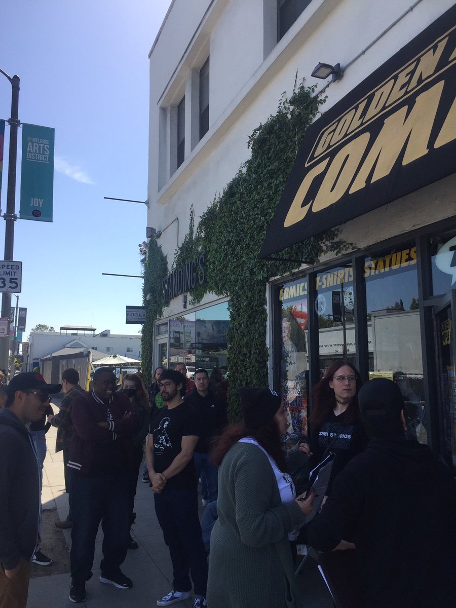 robfrisbee's tweet image. Always show up for an @GAppleComics event; you won't regret it!!