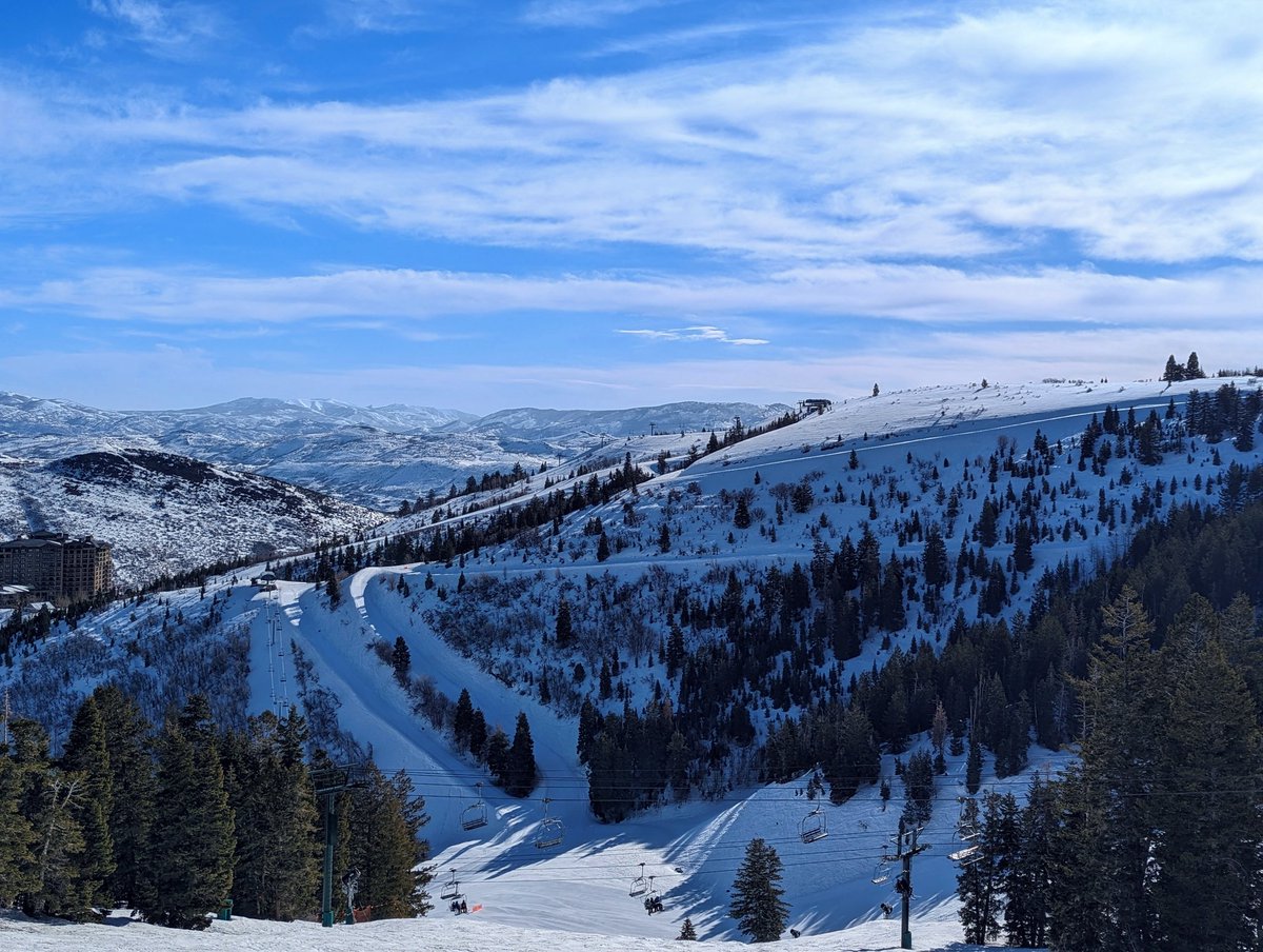 JTWenzel3's tweet photo. Had an amazing time skiing out in Utah the last couple of days. From spending most of my time around the Midwest the scenery there is like nothing else. https://t.co/GbMpbccHI8