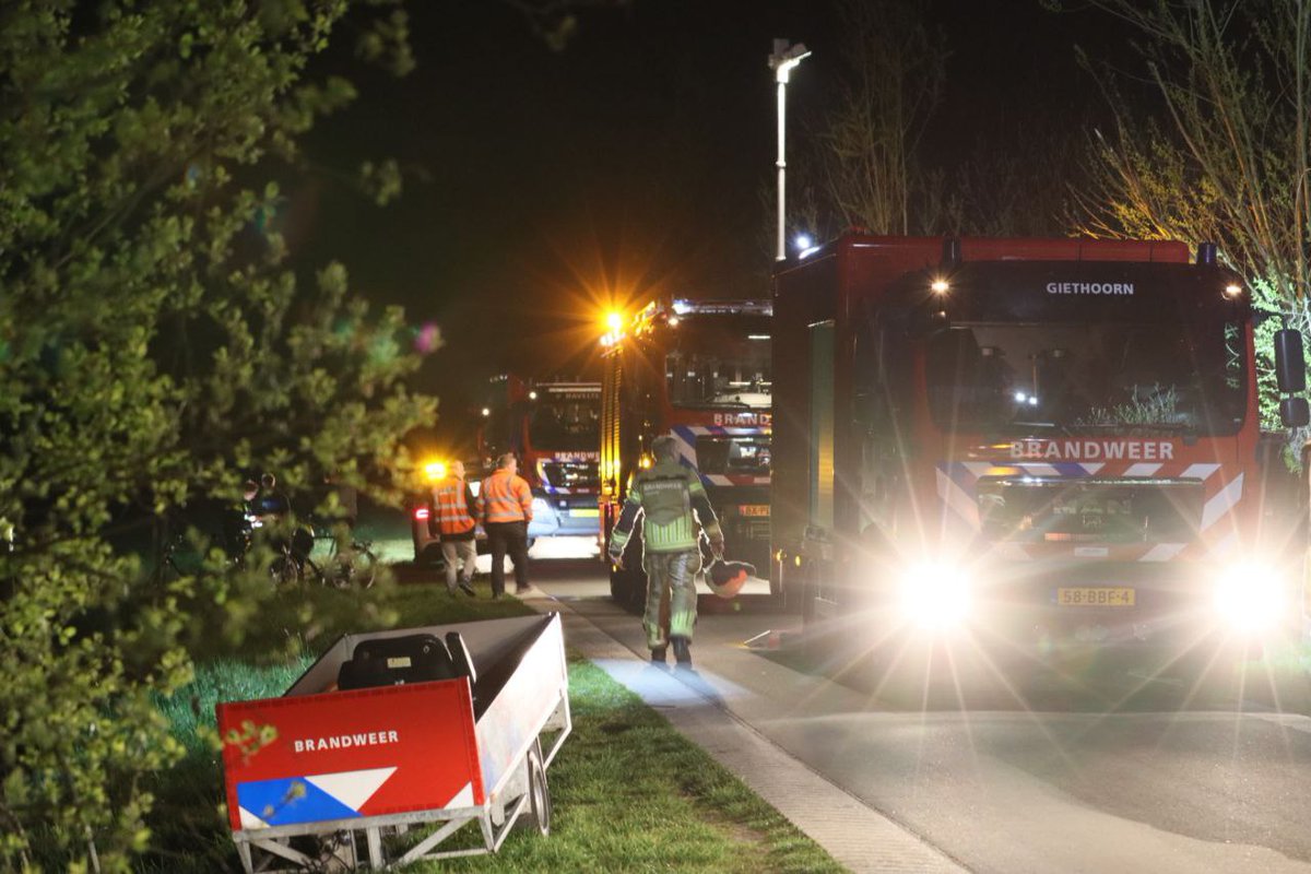 112Steenwijk's tweet photo. Aan De Auken woedt een forse bosbrand. De brandweer is met meerdere korpsen aanwezig om de brand onder controle te krijgen. Later meer. https://t.co/wkeQeyFIpx