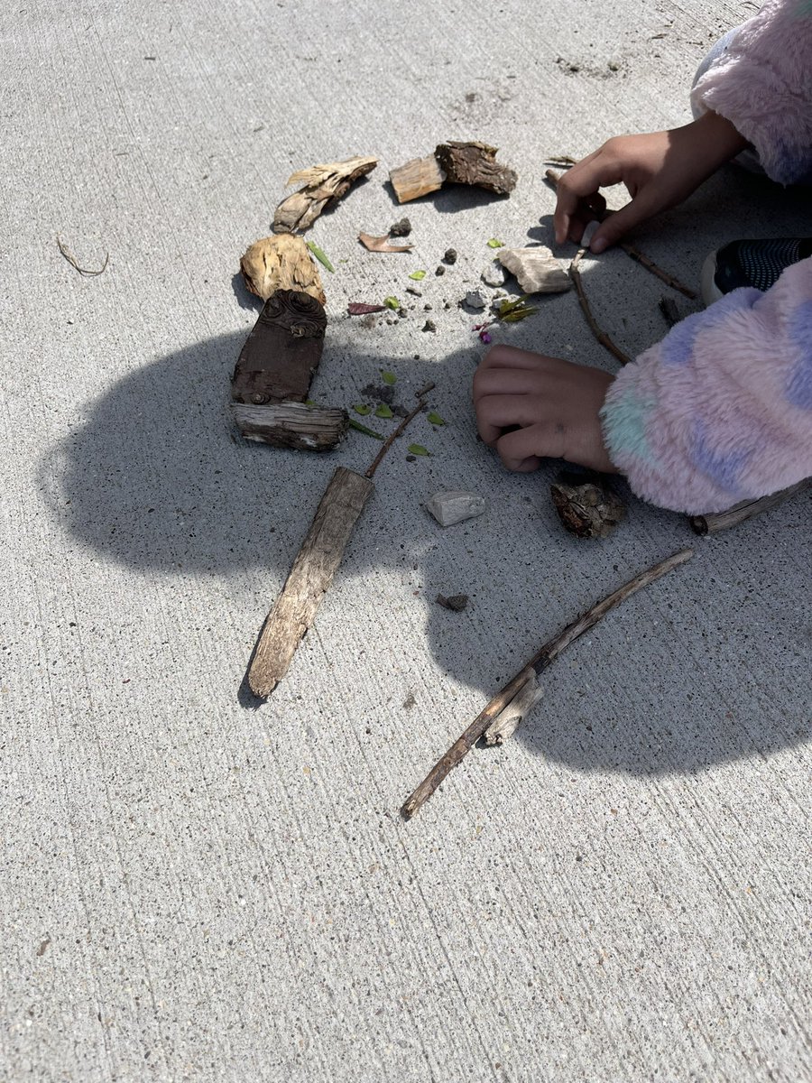 ErinALynch1's tweet photo. My Kindergartners created land art using materials from our playground inspired by land artist, Andy Goldsworthy. We have been studying eco-artists and climate justice all week. Check out their work! #EarthDay2023 @CTULocal1 #CTUClimateJustice https://t.co/udAYb48d60