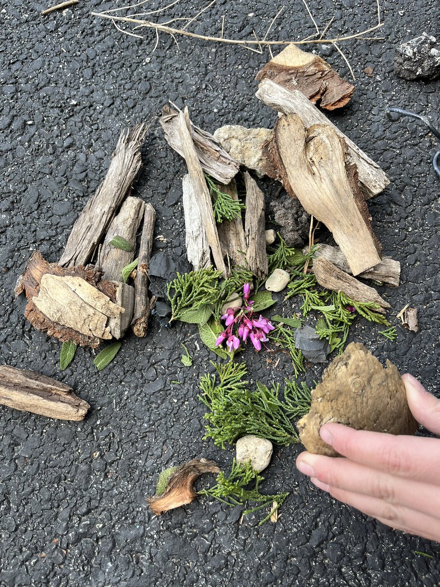 ErinALynch1's tweet photo. My Kindergartners created land art using materials from our playground inspired by land artist, Andy Goldsworthy. We have been studying eco-artists and climate justice all week. Check out their work! #EarthDay2023 @CTULocal1 #CTUClimateJustice https://t.co/udAYb48d60