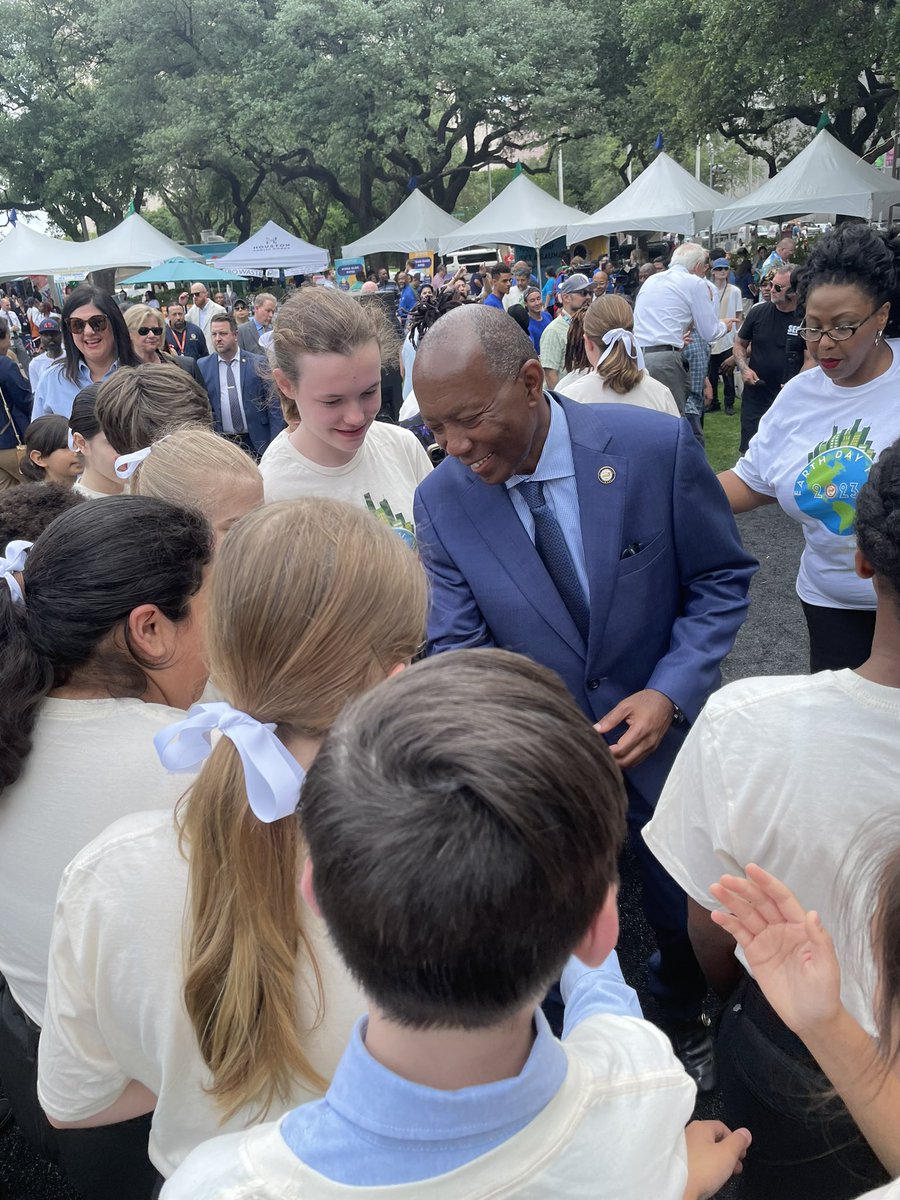 HoustonTX's tweet photo. We had a blast today here at City Hall!  From our nature preserve, to simulated forest, sustainable fashion show and so much more, it was truly an unforgettable experience! #EarthDayHTX Success! 🤩🌎🌱#Sustainability #Community https://t.co/3WXjk2zKJ7