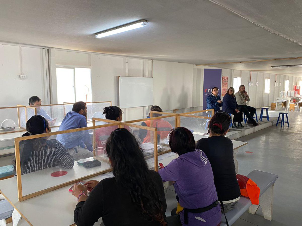 CChCAntofagasta's tweet photo. La vicepresidenta #CChC Jacqueline Gálvez junto a la presidenta @CChCAntofagasta Marcela Torres, encabezan un nuevo #SentemonosaConversar con trabajadores y trabajadoras de GyL, en el sector norte de #Antofagasta. https://t.co/WXjI9DWSJ6