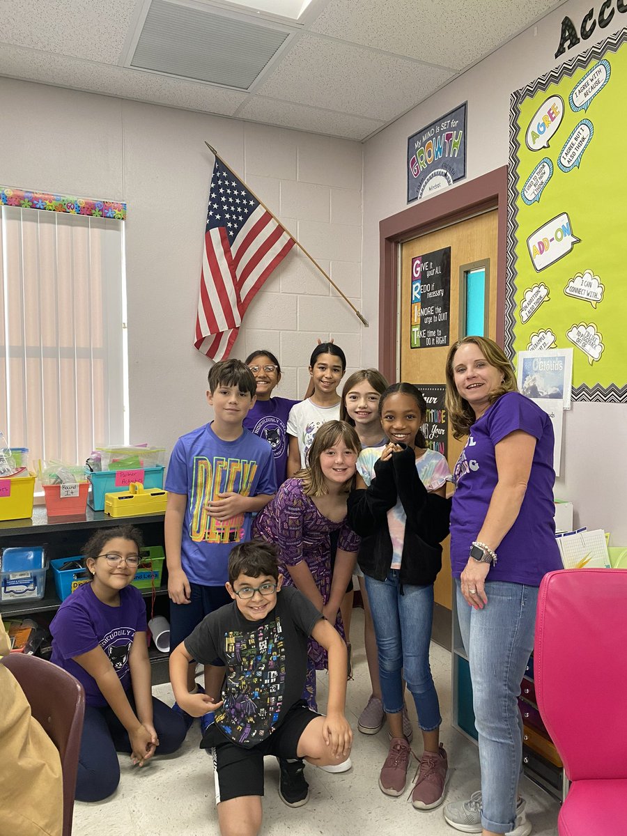 HCPSCollinsElem's tweet photo. Today was PURPLE UP DAY! 💜💜💜We love our military kids! #RidiculouslyAmazing #MOMC https://t.co/4urRYDxiof
