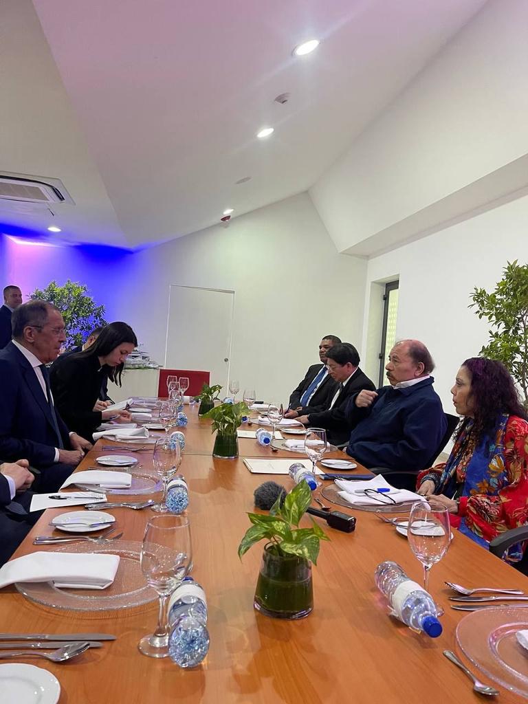 Hellen2HL's tweet photo. En #Nicaragua se reúne el Canciller Lavrov con nuestro Presidente y Vicepresidenta 👏🇳🇮🇷🇺
#LaPazNuestraVictoria 
@mae_rusia 
@la_moralimpia https://t.co/bjAmI5E9os