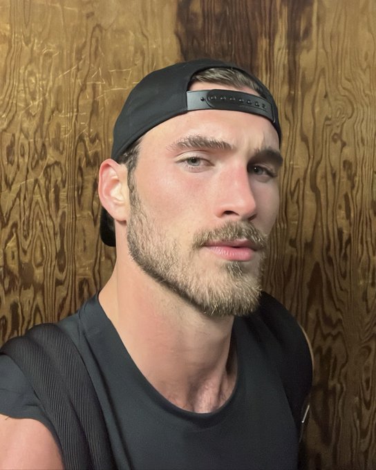 hot sauna 🥵 https://t.co/criuSFVE1I