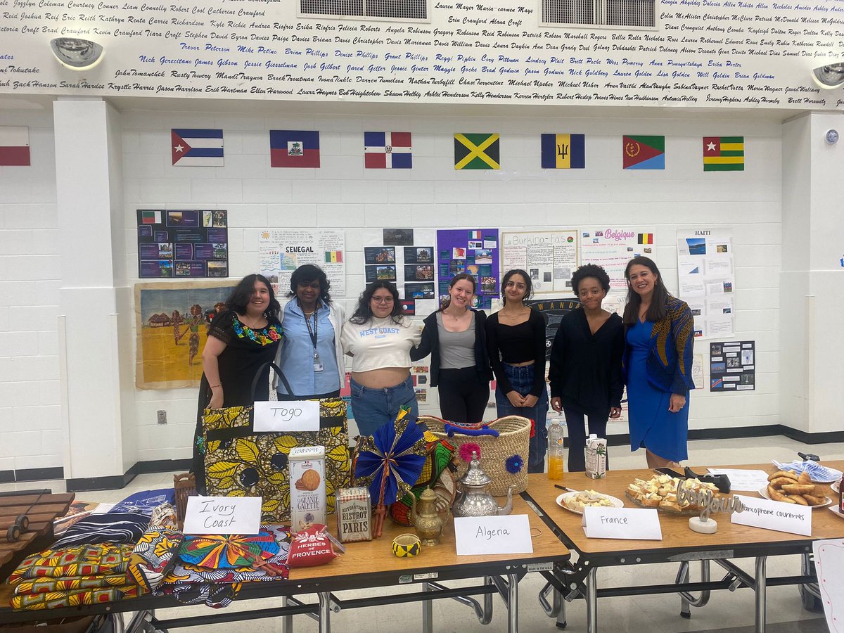 Internacional night is back to Centennial High School @The_CHSKnights yesterday was a good day to learn about cultures around us.