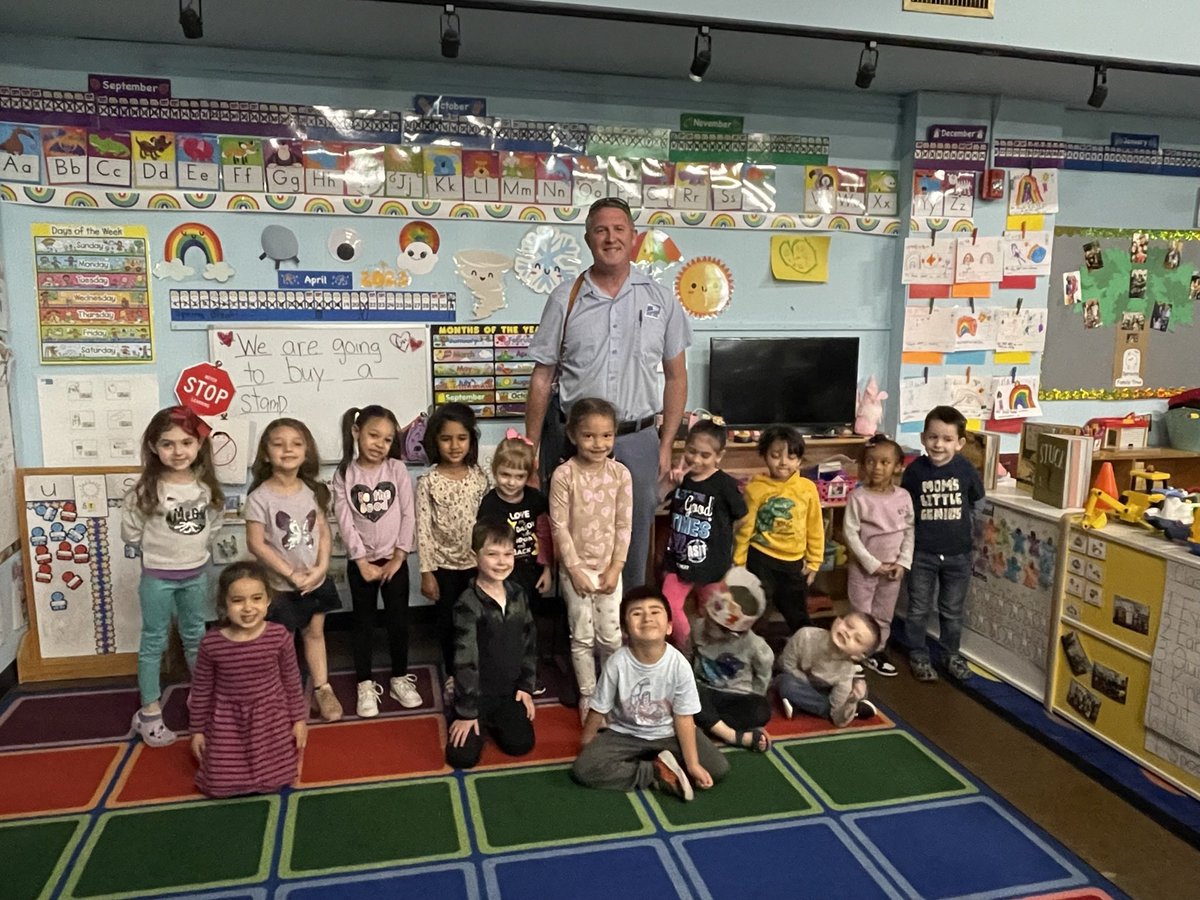 ProjectBeforeGF's tweet image. These preschoolers had a guest reader who came right from delivering the mail! Then they wrote letters to their friends, added a ‘stamp’ and put them in the mailbox! We loved receiving letters from our friends! 💙
