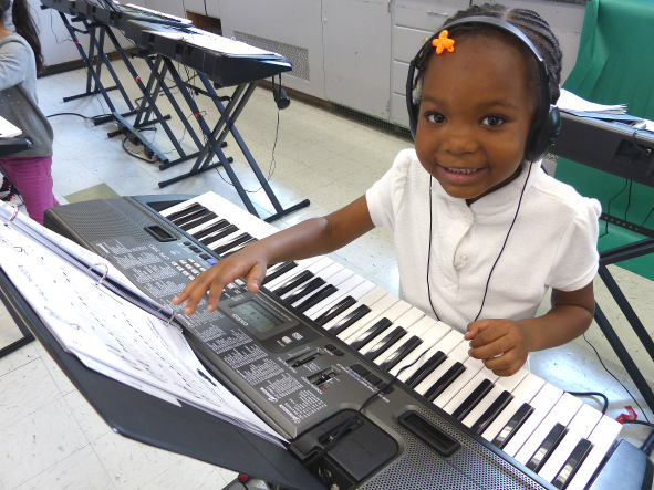 matbprogram's tweet image. Fun Fact: Qualifying Music and the Brain partner schools are provided with a full keyboard lab for piano instruction. Students enjoy the emotional, cognitive, and fine motor benefits of playing the piano as part of their school day. #TeachingPiano