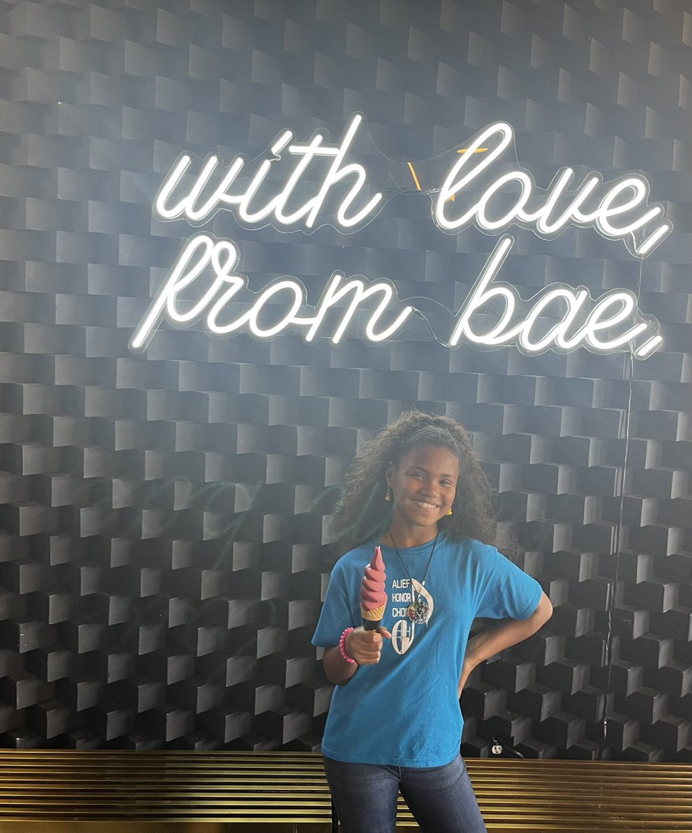 Dana Bluncson tweet media