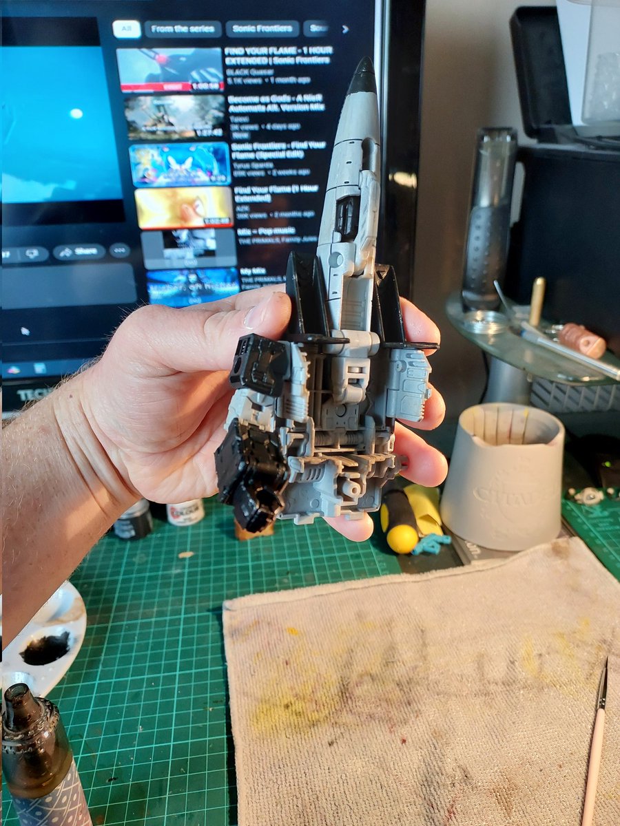 TfCustomizer's tweet image. Here is the bumblebee blitzwing inspired seeker.