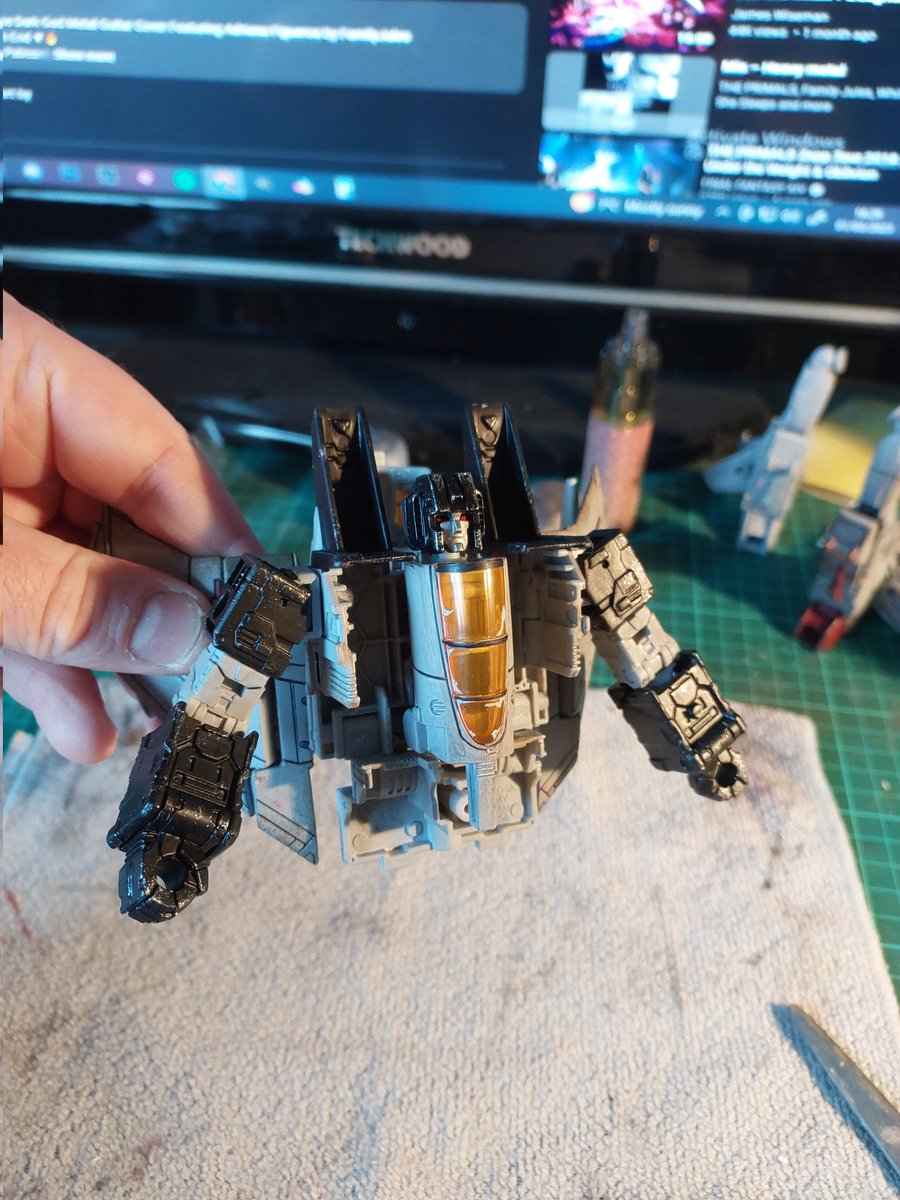 TfCustomizer's tweet image. Here is the bumblebee blitzwing inspired seeker.