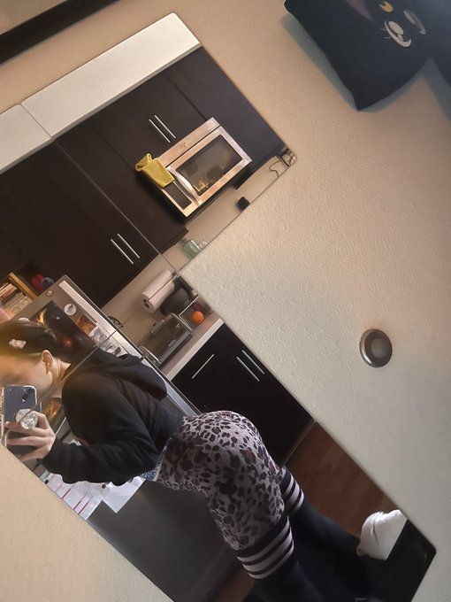#bossbabe 🧃🥤🍹🍸 let&rsquo;s  Happy Hour baby #HappyHumpDay https://t.co/Fak42e8bu8<a href="/tag/bossbabe"class="tags">#bossbabe</a><a href="/tag/happyhumpday"class="tags">#HappyHumpDay</a>
