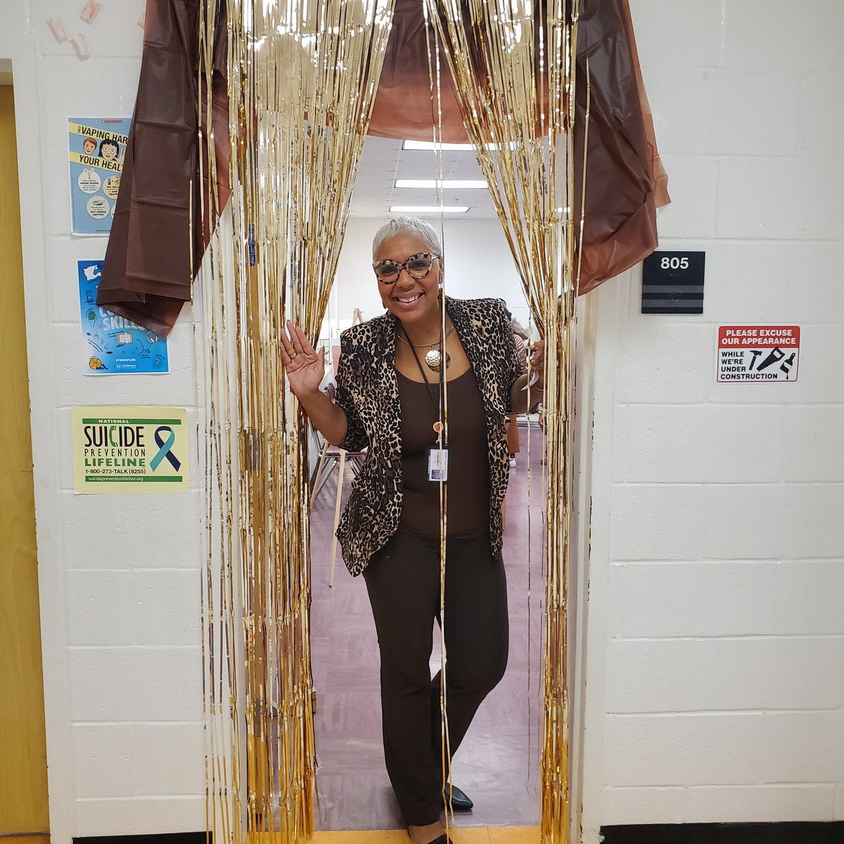 DrBEducates's tweet photo. What can brown do for you? Spoil us that's what! Day 2 of color day was another success. The Connections Dept represented! @drwilliams08 @HMS_HCS https://t.co/gRv3lqQqeI