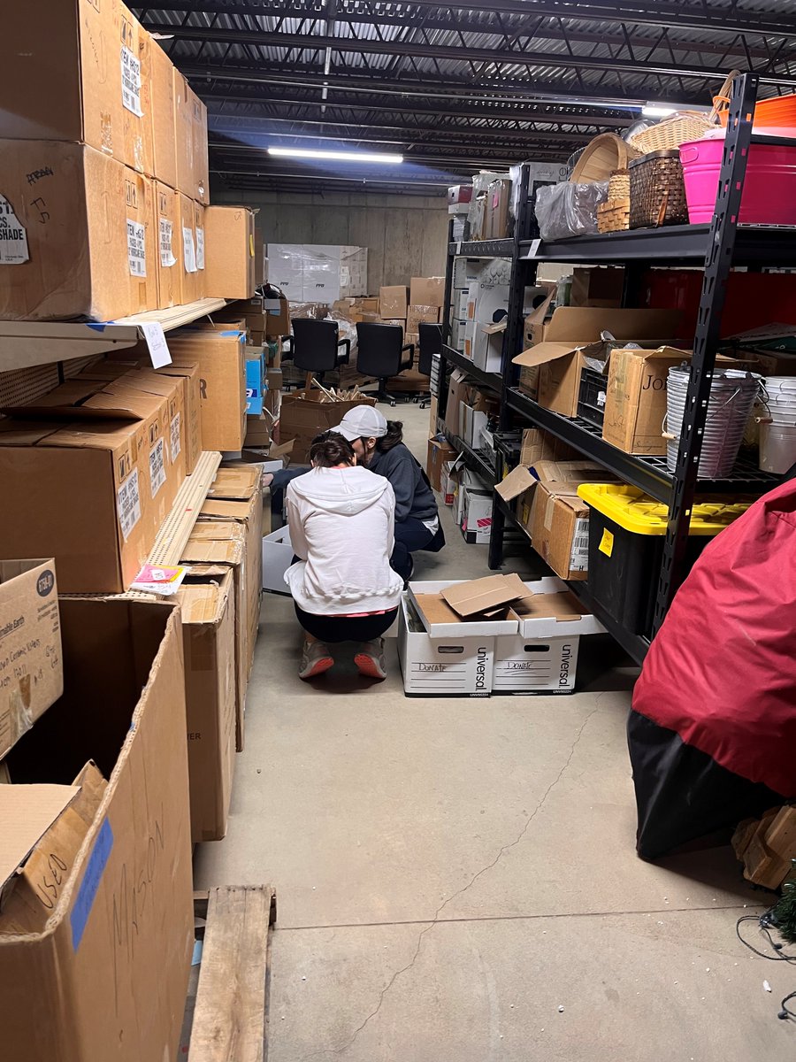 CinciToolBank's tweet image. Thank you to Bishop Brossart High School and OneSource for coming to volunteer at the ToolBank today!   If you see blue tools in your community this weekend, take a picture and hashtag #ToolsForChange and tag the Cincinnati Community ToolBank to be shared! 

#ToolsForChange