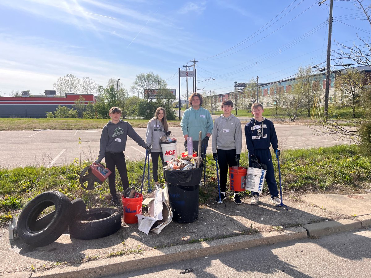 CinciToolBank's tweet image. Thank you to Bishop Brossart High School and OneSource for coming to volunteer at the ToolBank today!   If you see blue tools in your community this weekend, take a picture and hashtag #ToolsForChange and tag the Cincinnati Community ToolBank to be shared! 

#ToolsForChange