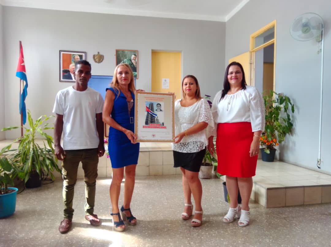 YipsyPedreira's tweet photo. 📍Un equipo que se distingue: unidad, disciplina, laboriosidad, entusiasmo, patriotismo, solidaridad...
📢Recibe la Condición de Colectivo Distinguido Nacional la Sala Segunda de lo Penal de @TppSantiagocuba .  
❗ Felicidades ❗
#SePuedeMuchoJuntos https://t.co/gWkmL2ECut