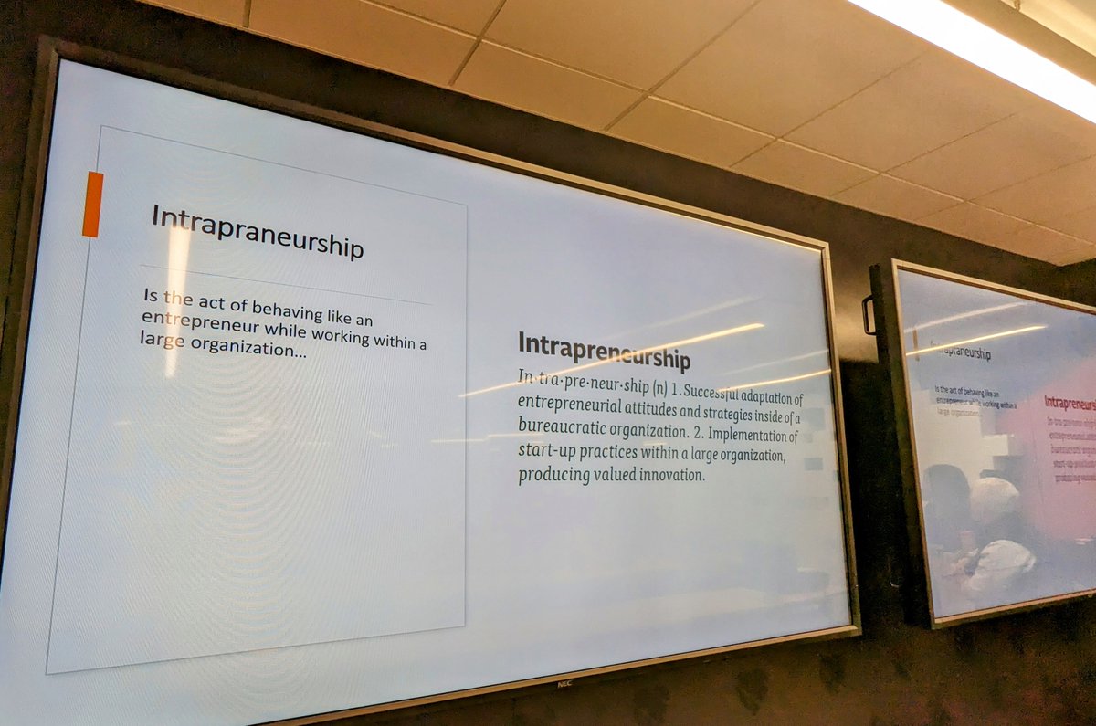 mattragas's tweet photo. Big thanks to @CMNDePaul alum @mhaigh24 of @usgcorp  and Bob Wildeman of @BoschGlobal for "putting the band back together" and hosting our @DePaulU #PRAD373 class in the cool @connectory IoT innovation space. cc @ColemanCenter https://t.co/NJbtY1ERRo