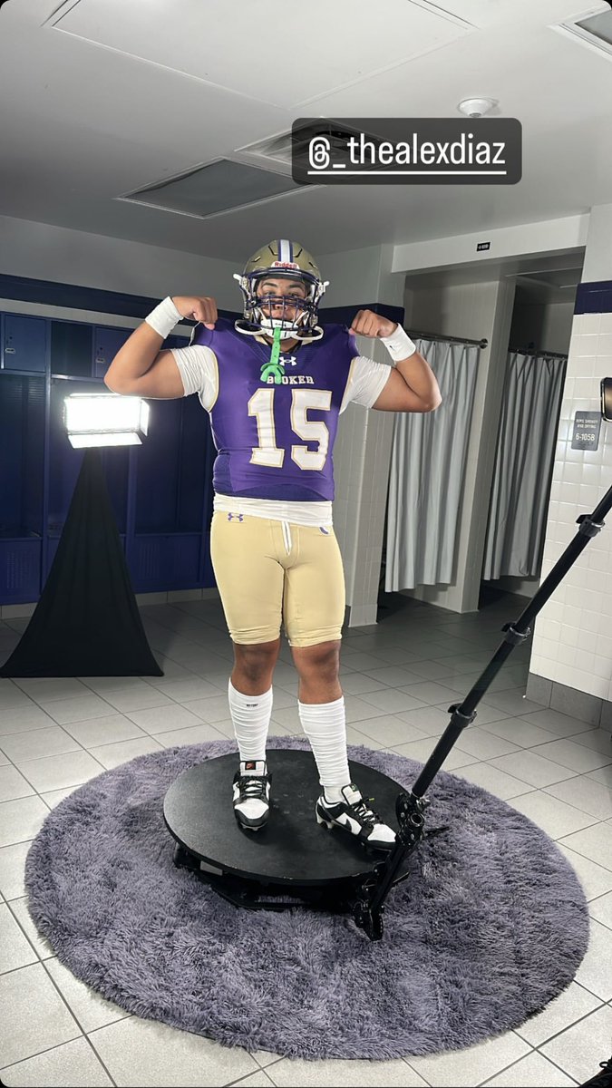 _TheAlexDiaz's tweet photo. Purple and Gold looking good 💜💛 #sotadame #PTR @TornadoFB941 @CoachLittles @RI5E_Sports @941Qb https://t.co/Voa4x9FgI1