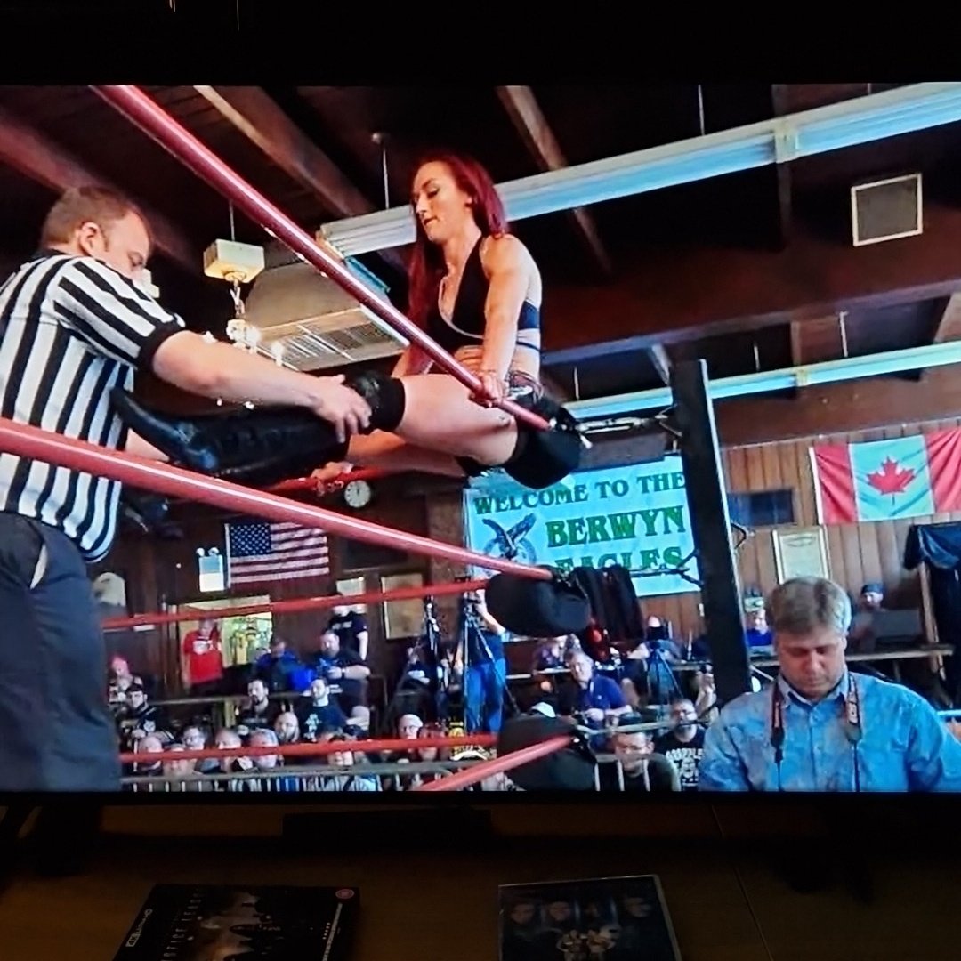 thesteviewilson's tweet image. Watching #Shimmer94

So used to seeing @IslaDawn with @wwe_alba that it&apos;s weird seeing KLR on her own again #NerdProblems