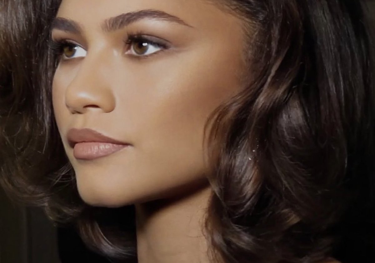 ً on Twitter "zendaya's face card will never decline!!!!"
