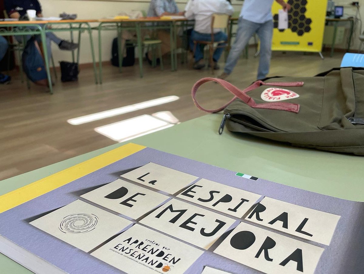 InnovacionForm's tweet photo. Hoy en #CqAE hemos trabajado las competencias individuales 🐝 #innovaEx https://t.co/3Bp3y7mBHi