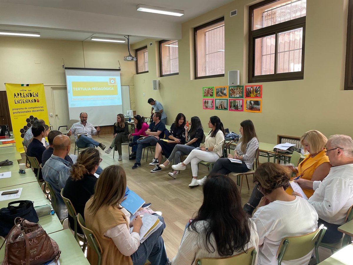 InnovacionForm's tweet photo. Hoy en #CqAE hemos trabajado las competencias individuales 🐝 #innovaEx https://t.co/3Bp3y7mBHi