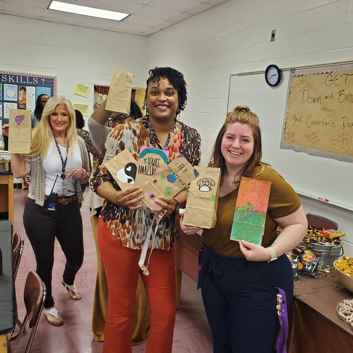 DrBEducates's tweet photo. What can brown do for you? Spoil us that's what! Day 2 of color day was another success. The Connections Dept represented! @drwilliams08 @HMS_HCS https://t.co/gRv3lqQqeI