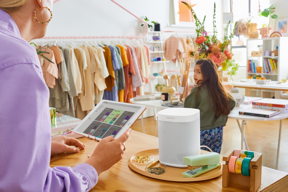 NewRulesRPMx's tweet photo. Con una innovadora oferta de SaaS, @Sonos lanza una intuitiva solución para aquellos pequeños comercios que utilizan altavoces de la marca para sonorizar sus espacios. El nuevo Sonos Pro permitirá gestionar los sistemas de audio de forma remota. Más info https://t.co/HCS8LY0Xvn https://t.co/xjZRD0VaDz
