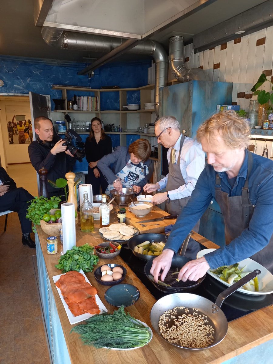 USDAForeignAg's tweet photo. During the @USDA Netherlands #AgTradeMission, FAS Assoc. Admin. Hamilton &amp;  @CDFAnews Secretary Ross prepared delicious seafood w/Chef @BartvOlphen. Learn how Fish Tales &amp; Sea Tales partner w/fishing companies in Calif &amp; Alaska to promote healthy oceans 👉https://t.co/FTZWewu25g https://t.co/KuoIwbIDjS