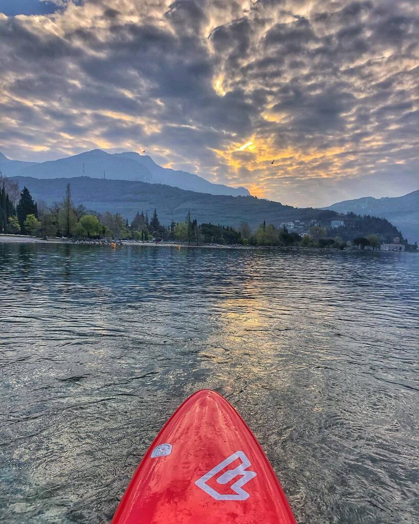 NicolaVolani's tweet photo. Exploring the lake, looking for new glimpses ☀️
#standuppaddle #sup #paddleboarding #paddle #lagodigarda #paddleboard #standuppaddleboarding #standuppaddleboard #standuppaddling #surf #watersports #suprace #nature #rivadelgarda #fanaticsup #skateboard … https://t.co/X6ySsiPocX https://t.co/BPkETvDHLk