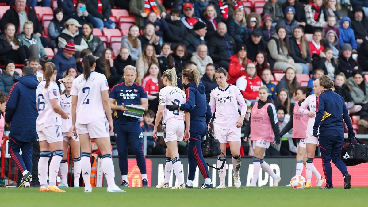 🗣️ Fara Williams: "We've got two English teams in the semi-finals of the Champions League. This fixture did not need to be played tonight. To have to travel away to Manchester before going away to Wolfsburg, it's disappointing for the Arsenal players." #MUNARS  [BBC]
