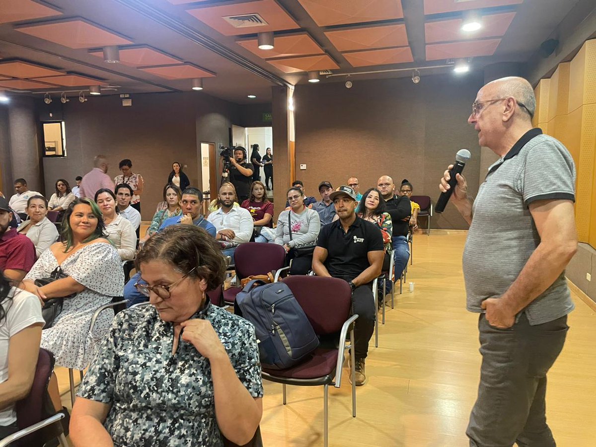 CamaraMedellin's tweet photo. Algunos empresarios beneficiados por #CREEce cuentan sus experiencias durante el evento de cierre. @InnpulsaCol @MincomercioCo @fonturcol @Camara_Armenia https://t.co/PlvFSE334t